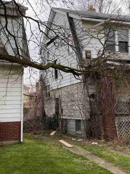 14475 Robson (14).jpg